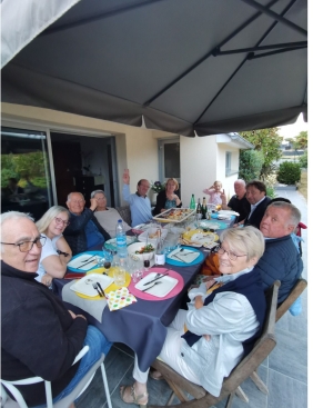 Merci à Sylvie et Hubert pour cette réception chaleureuse et conviviale autour d'une table servie en terrasse bien garnie.